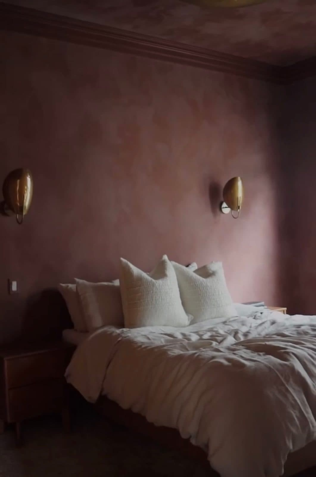 A bedroom in Meoded Lime Wash, the walls and ceiling in one soft, cloudy color