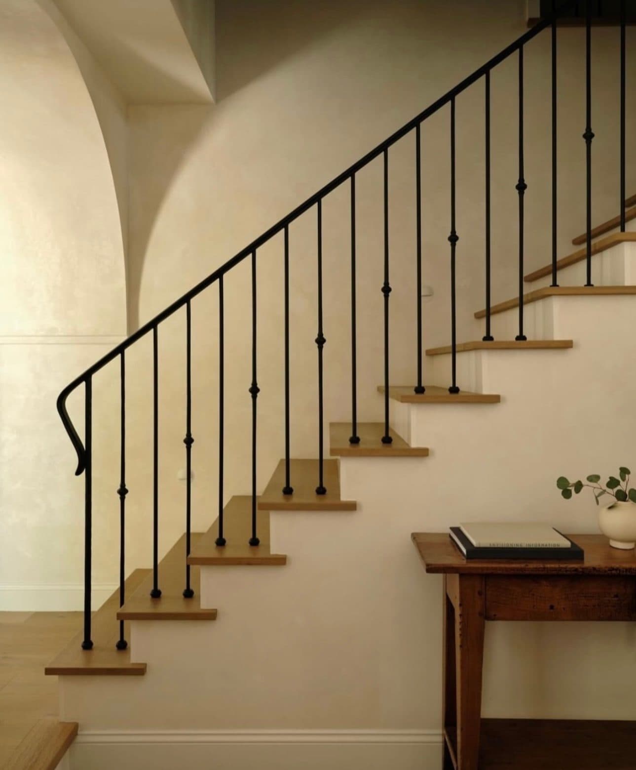A stairwell with an arched ceiling finished in Meoded Pearlas Velvet